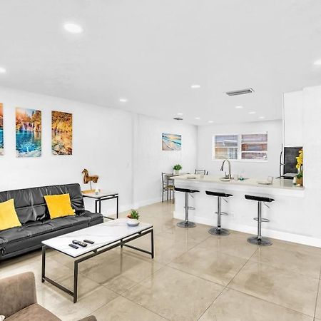 New Stylish 2 Bdrm Mins To Beach & Aventura Mall شاطئ هالانديل المظهر الخارجي الصورة