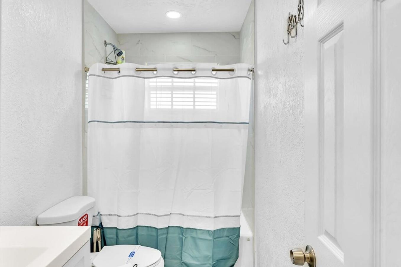 New Stylish 2 Bdrm Mins To Beach & Aventura Mall شاطئ هالانديل المظهر الخارجي الصورة