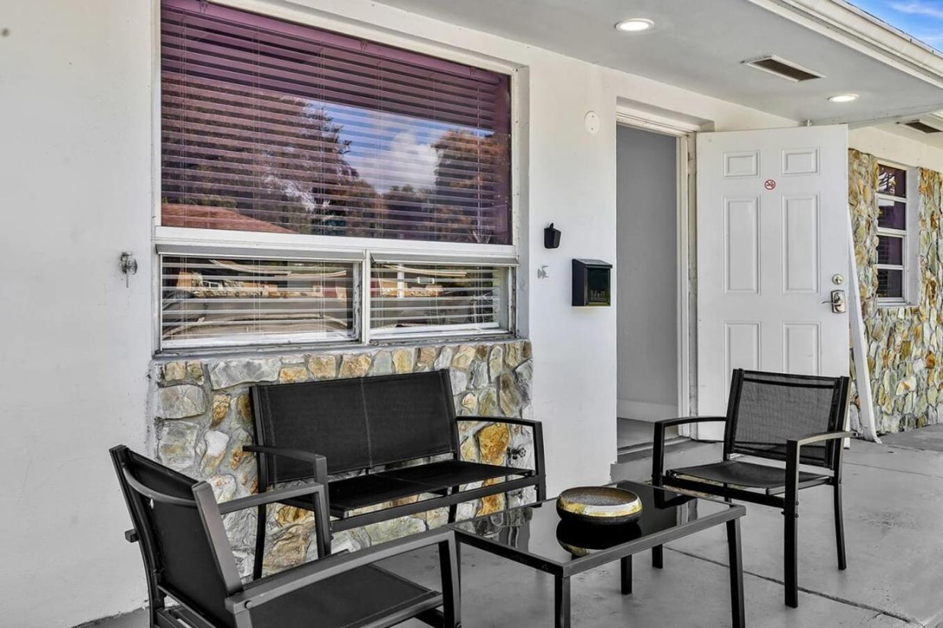 New Stylish 2 Bdrm Mins To Beach & Aventura Mall شاطئ هالانديل المظهر الخارجي الصورة