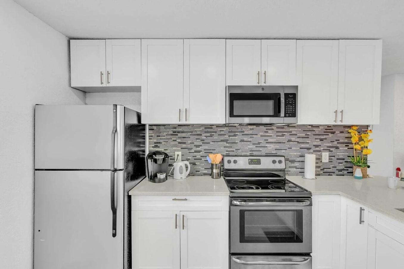 New Stylish 2 Bdrm Mins To Beach & Aventura Mall شاطئ هالانديل المظهر الخارجي الصورة