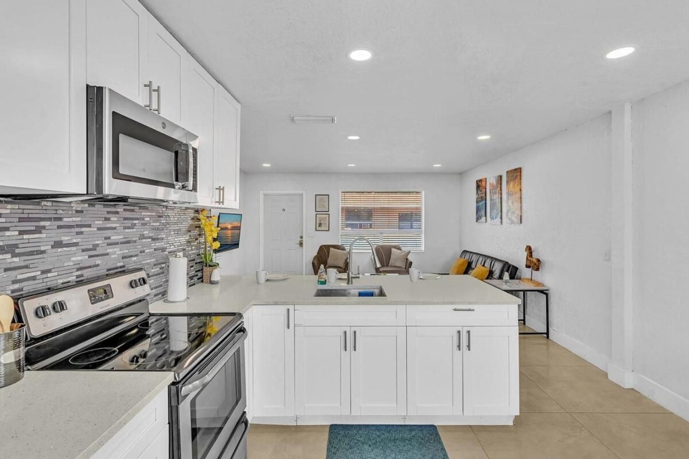 New Stylish 2 Bdrm Mins To Beach & Aventura Mall شاطئ هالانديل المظهر الخارجي الصورة