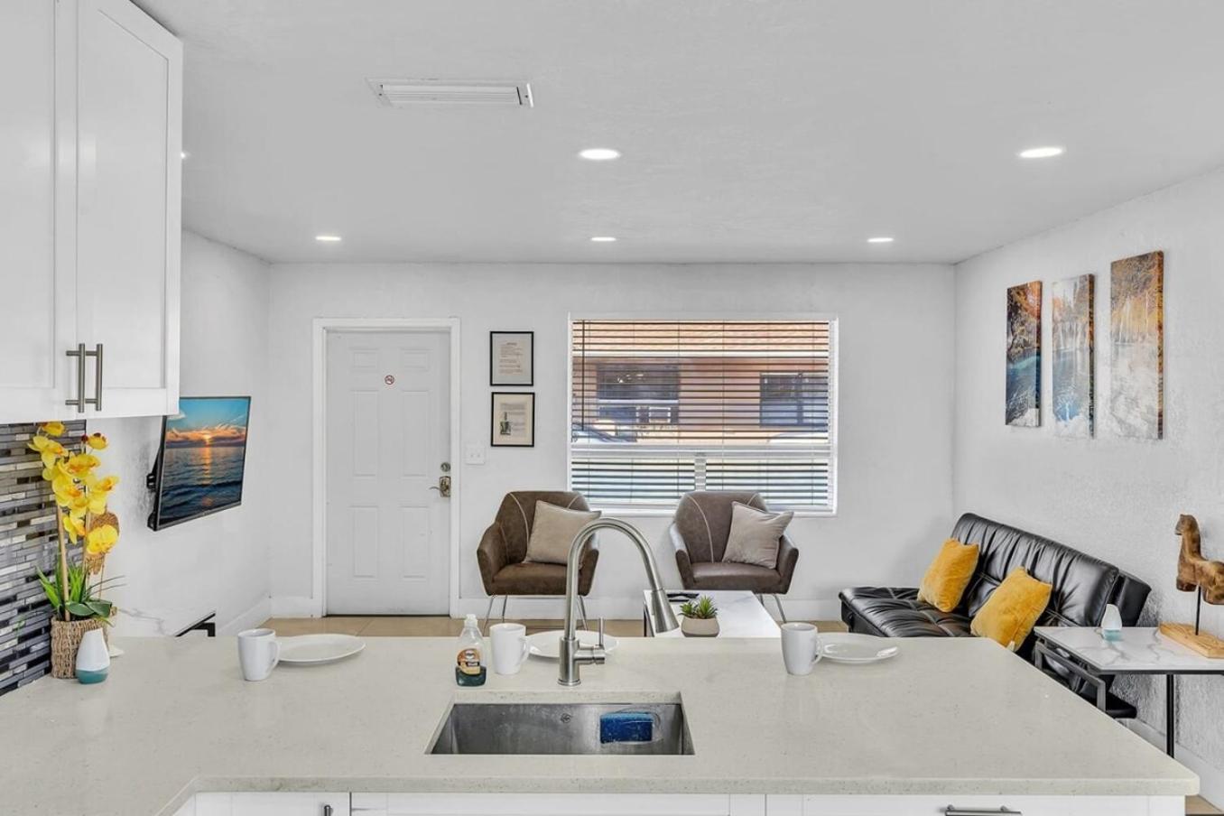 New Stylish 2 Bdrm Mins To Beach & Aventura Mall شاطئ هالانديل المظهر الخارجي الصورة